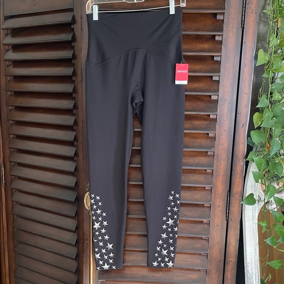 SPANX Pants - NWT $110 SPANX Black Leggings with Silver Star Accents Large